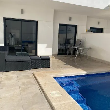 Villa New Villa, 2 Bedrooms Private Heated Pool Sleeps Up To 6 *