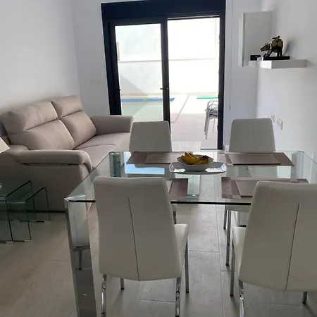 New Villa, 2 Bedrooms Private Heated Pool Sleeps Up To 6